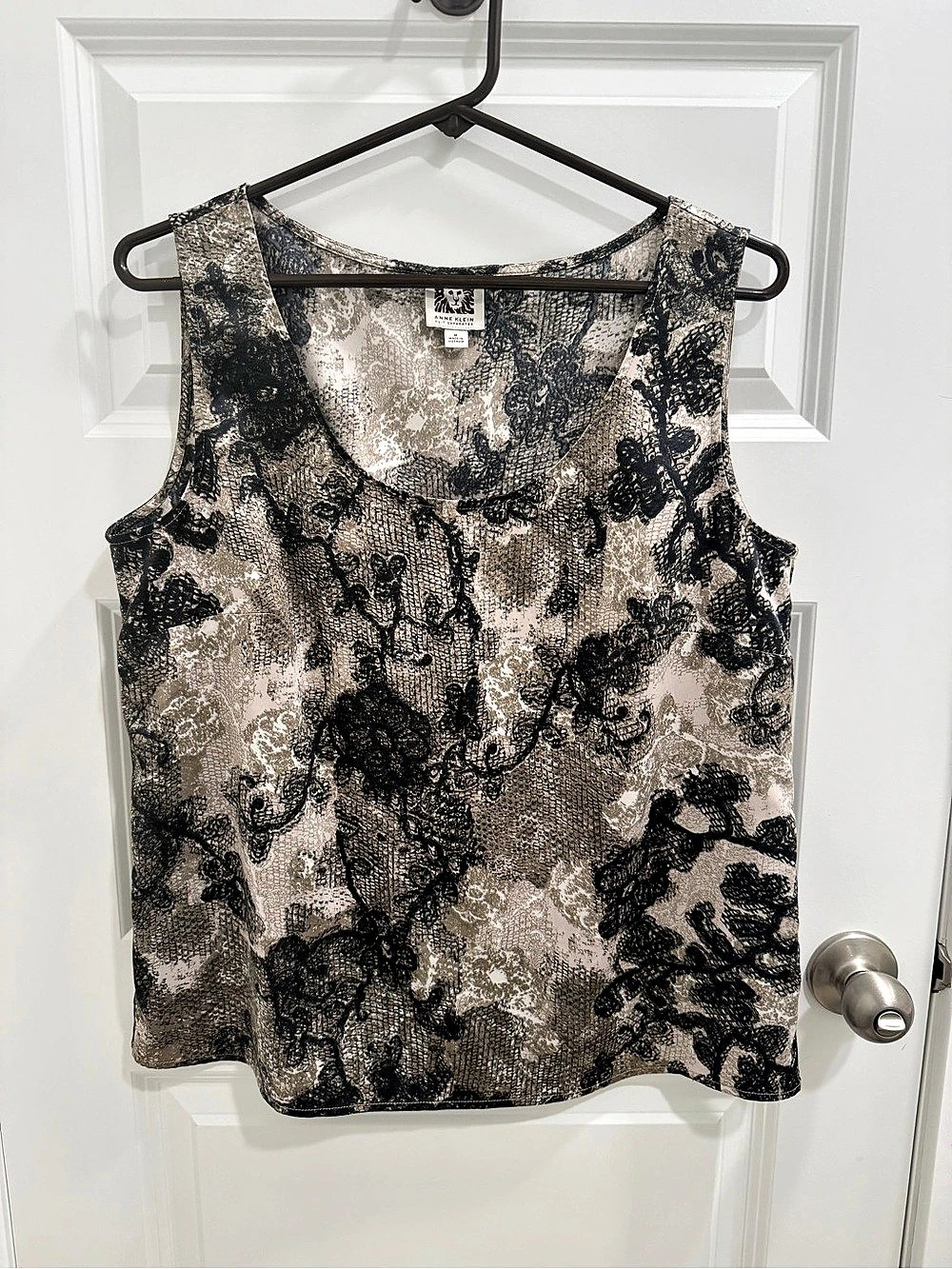 Anne Klein Floral Tank Top Gray & Black Size Medium Like New